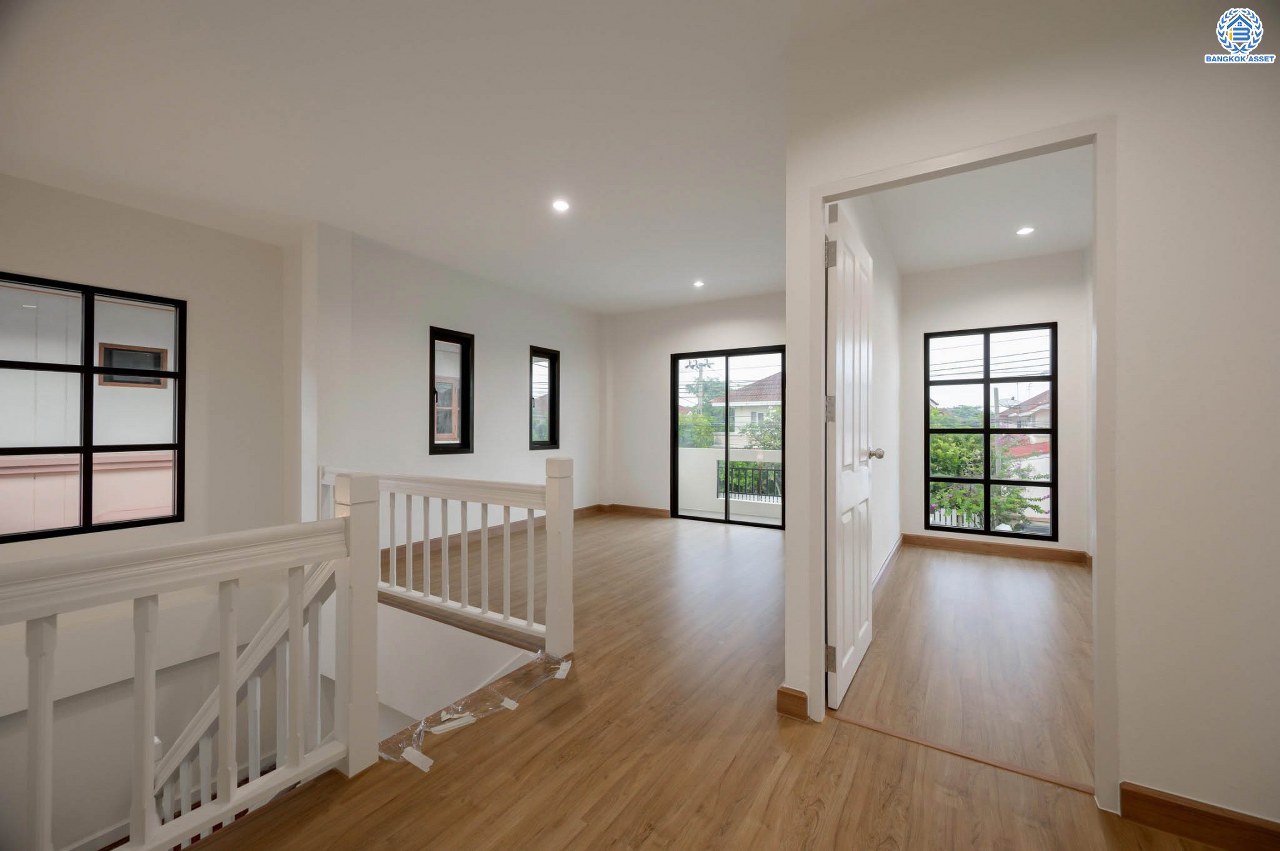 บ้านมือสองตกแต่งใหม่ โครงการ ณัฐชากรีนวิลล์ ปิ่นเกล้า-กาญจนาฯ บนเนื้อที่ 57.70 ตร.ว. ฟังก์ชัน 3 ห้องนอน 2 ห้องน้ำ จอดรถได้ 2 คัน บนทำเลศักยภาพ ใกล้เซ็นทรัลเวสต์เกต ทางด่วน "ศรีรัช" รถไฟฟ้าสายสีม่วง "สถานีตลาดบางใหญ่"